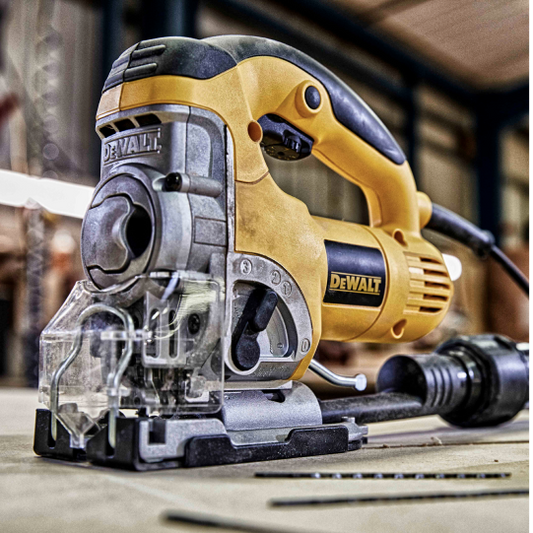 Scie sauteuse en Coffret, Dewalt, Debrico, Magasin de matériaux de construction sur Bruxelles