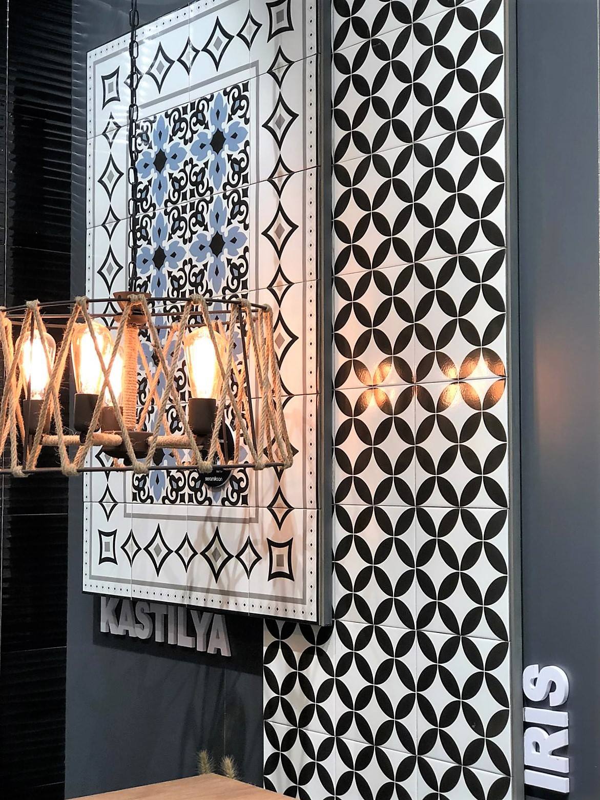 CARR HISTORY COLLECTION IRIS GREIGE 20*20