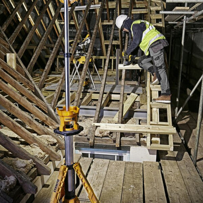 projecteur de chantier avec trépied, Dewalt, Debrico, matériaux de construction, Bruxelles